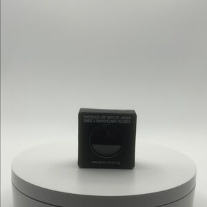 M.A.C. P for Potent Soft Matte Eye Shadow authentic NIB